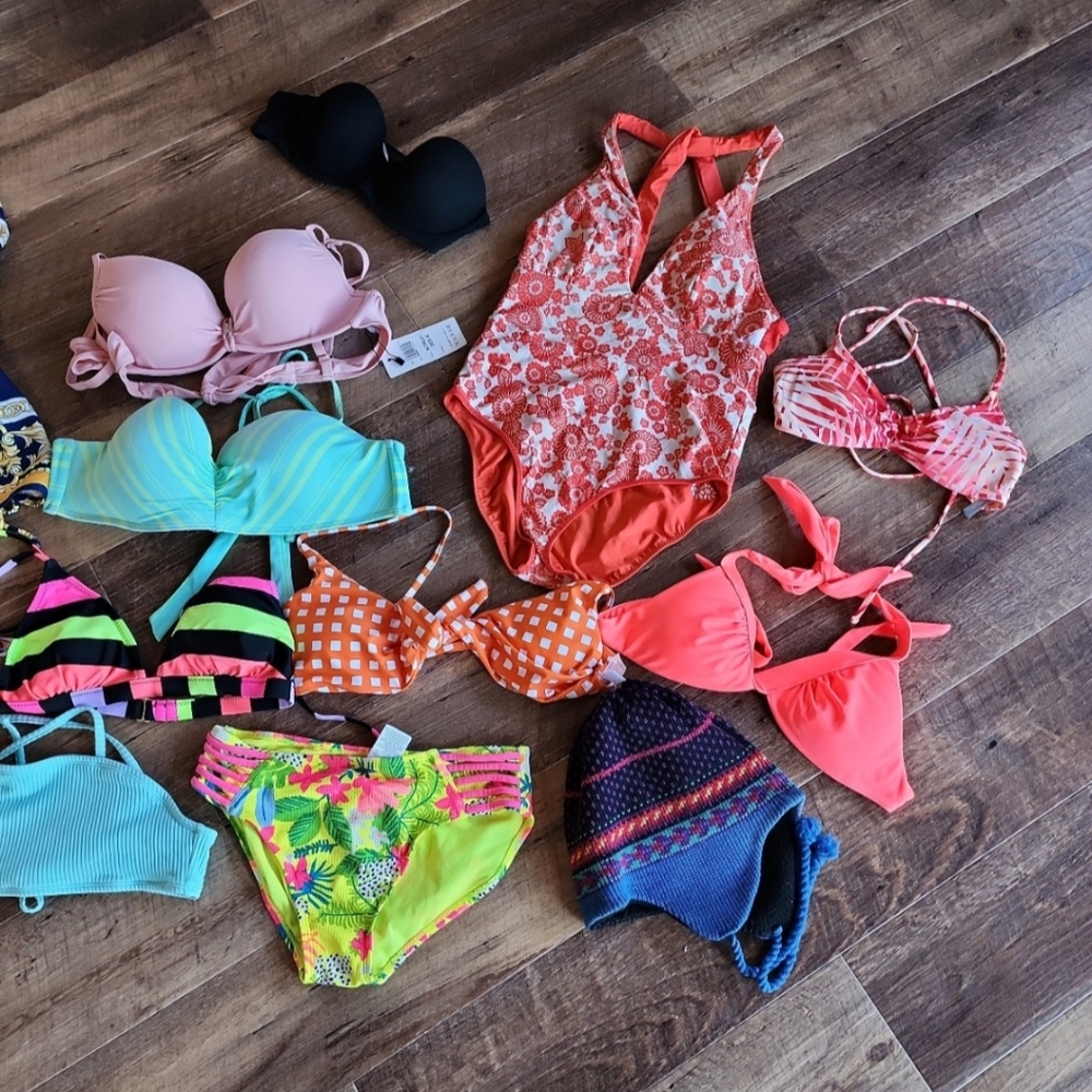 Huge LOT Bikini Tops Victoria's Secret small medium Like new or new + bra